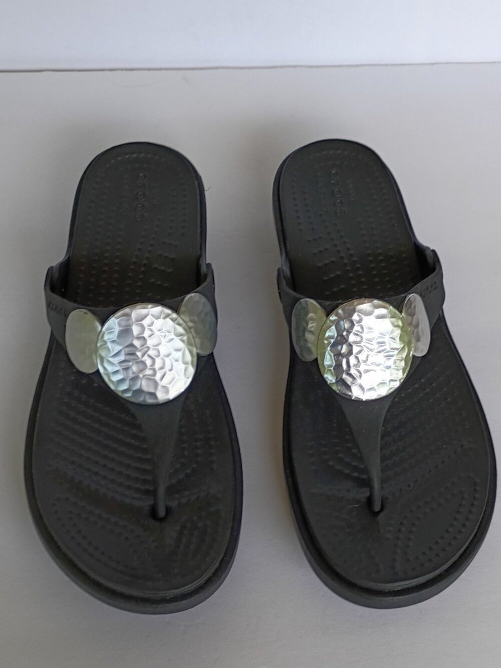 Crocs Sanrah Woman's Thong  Black Sandals Size 8 Excellent